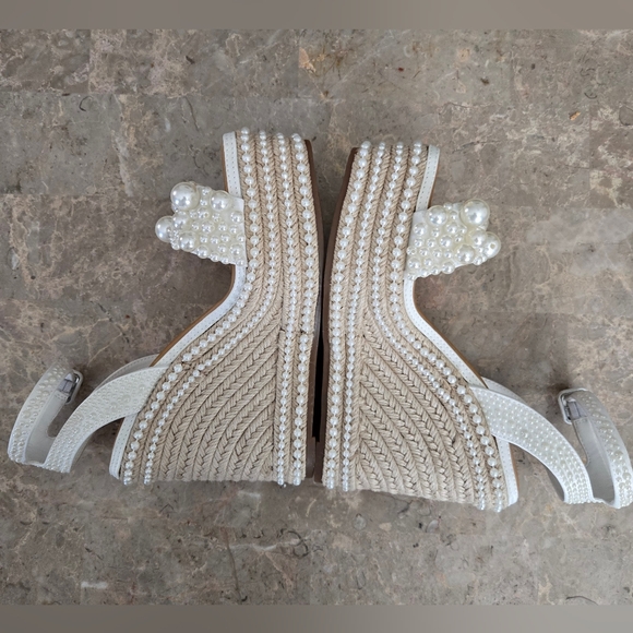 Gianni BiniSavanna Pearl Ornamented Platform Wedge Sandals. Size 6.5 - Picture 5 of 8